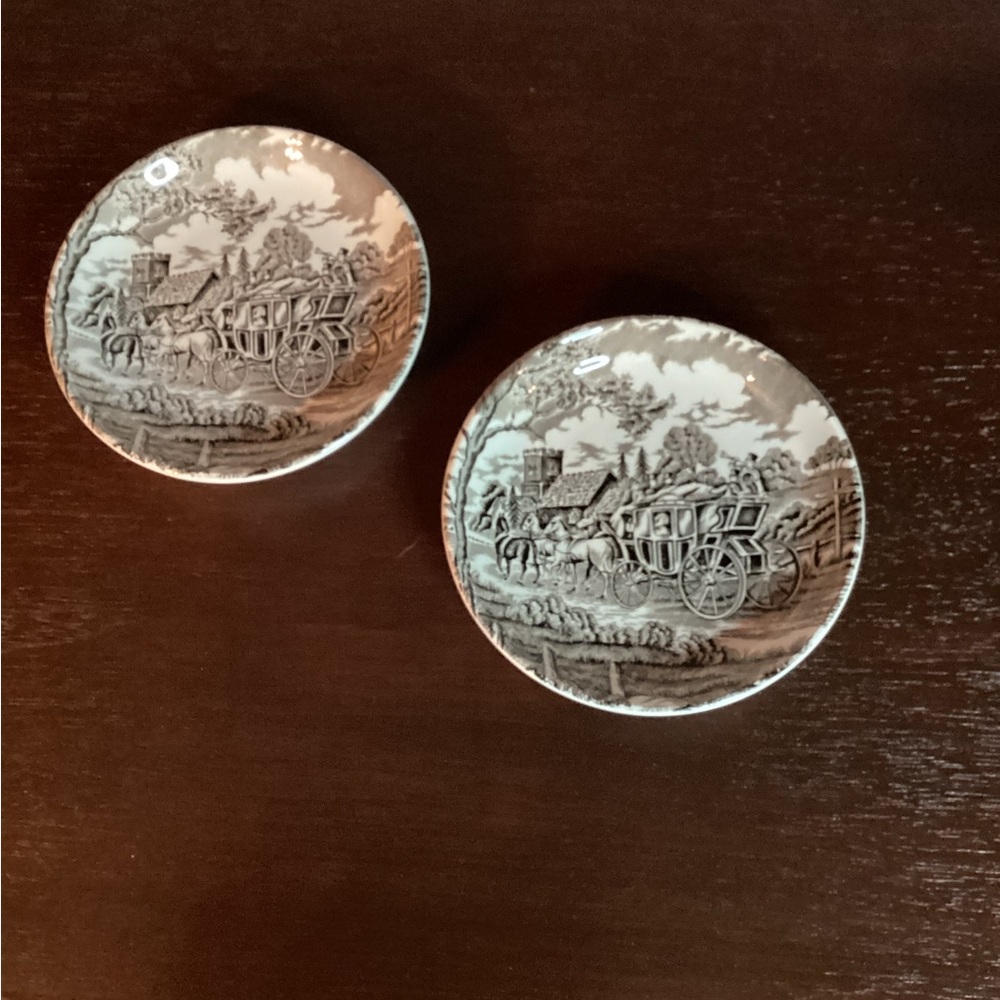 2 Myott Royal Mail small plates in black/white. Made in England.